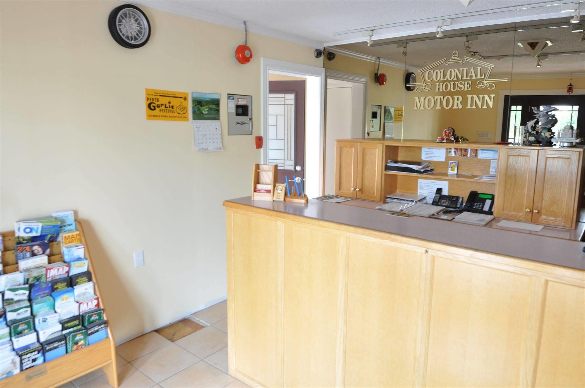 פרת' Colonial House Motor Inn מראה חיצוני תמונה