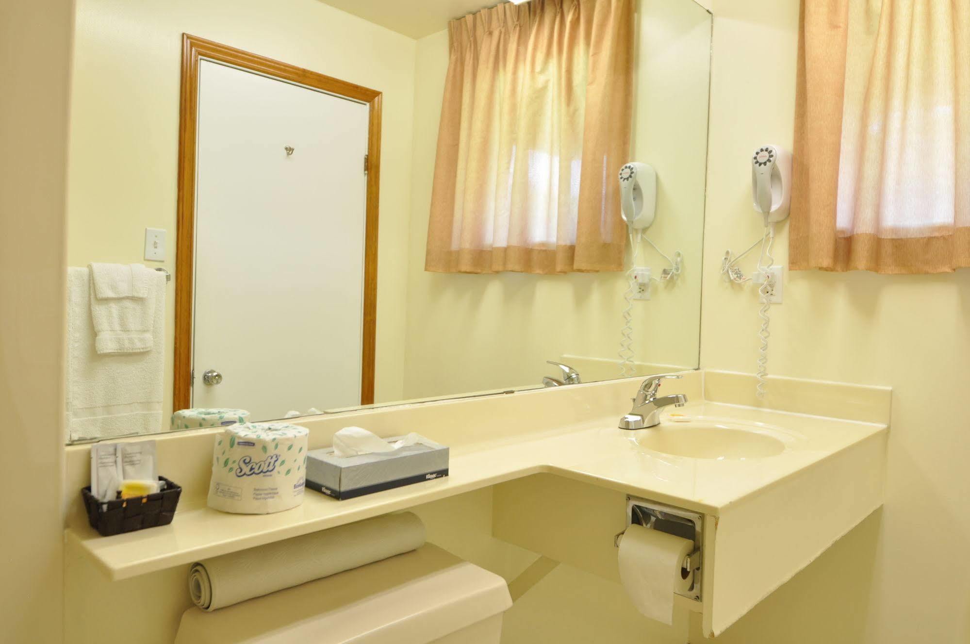 פרת' Colonial House Motor Inn מראה חיצוני תמונה